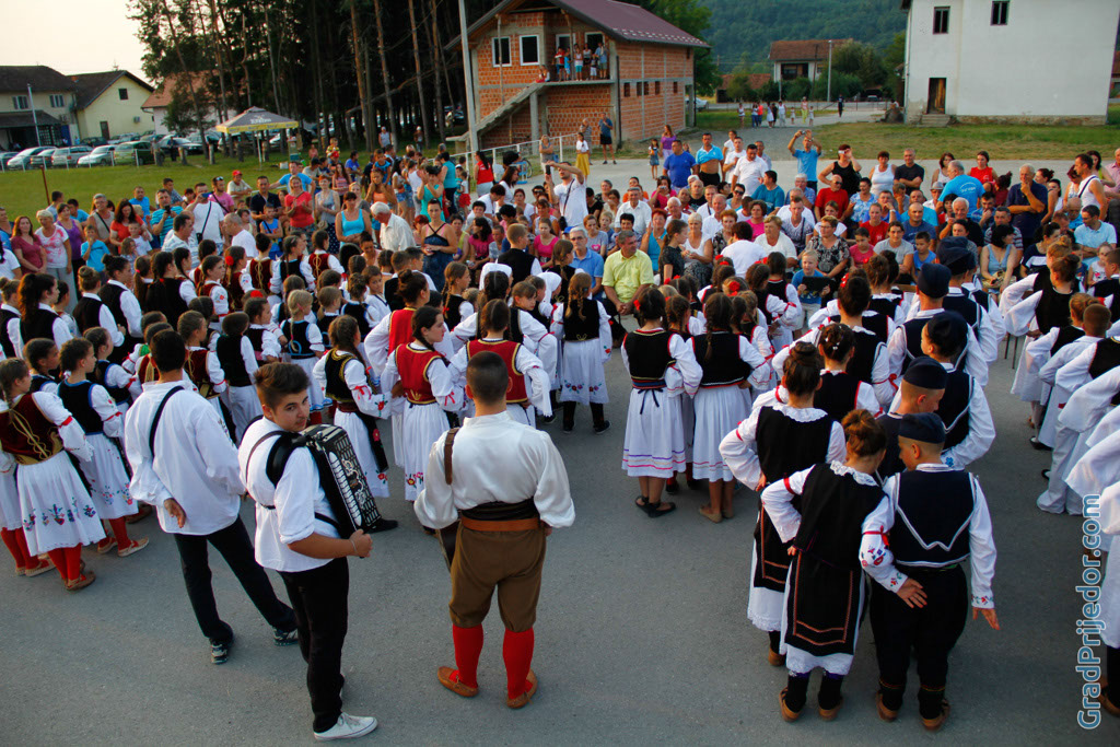 Prva smotra folklornog stvaralaštva "Rasavci 2015"