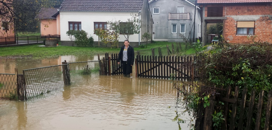 Foto: D. Stojnić - Voda u Rasavcima došla do kuća