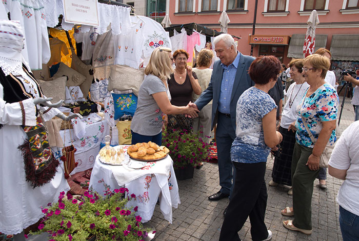 28-Prijedor---rukotvorine-i-suveniri-na-dvadesetak-standova